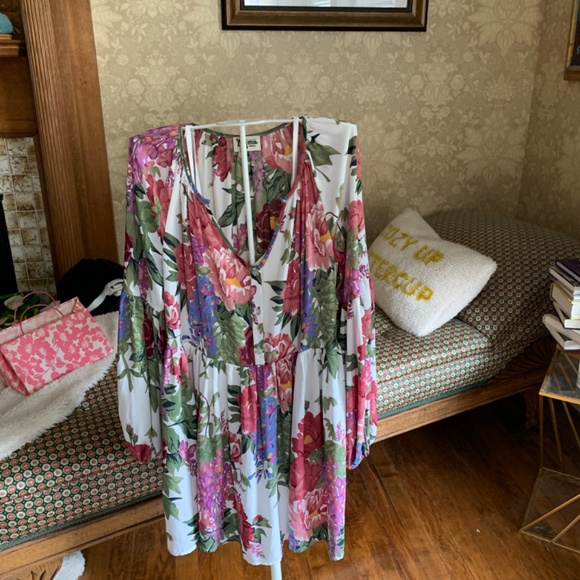 Show me your Mumu balloon sleeve mini with attached slip. Worn once 1 hour - Picture 2 of 7